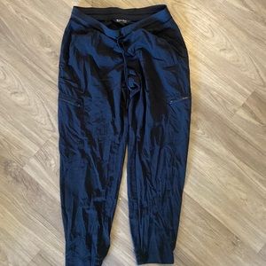 Athleta dry fit jogger pant with pockets. Size 10